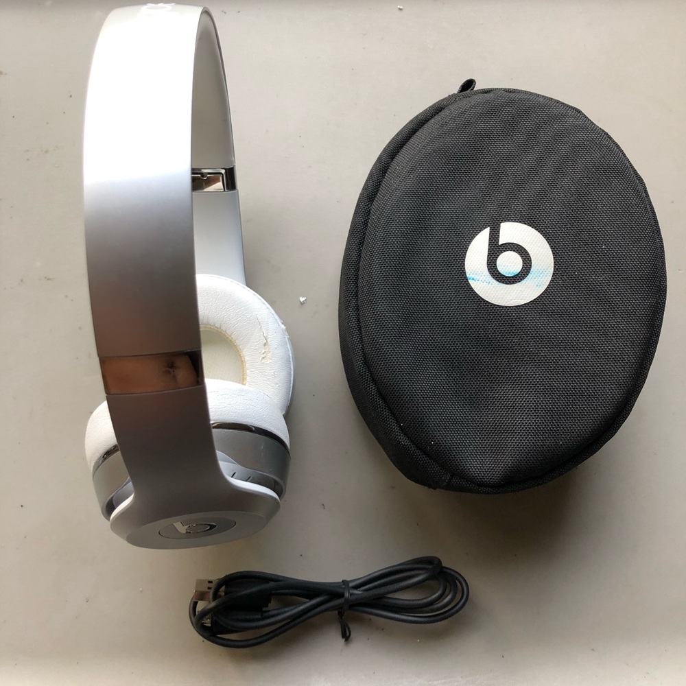 Beats Solo 3 Wireless Headphones (Silver)